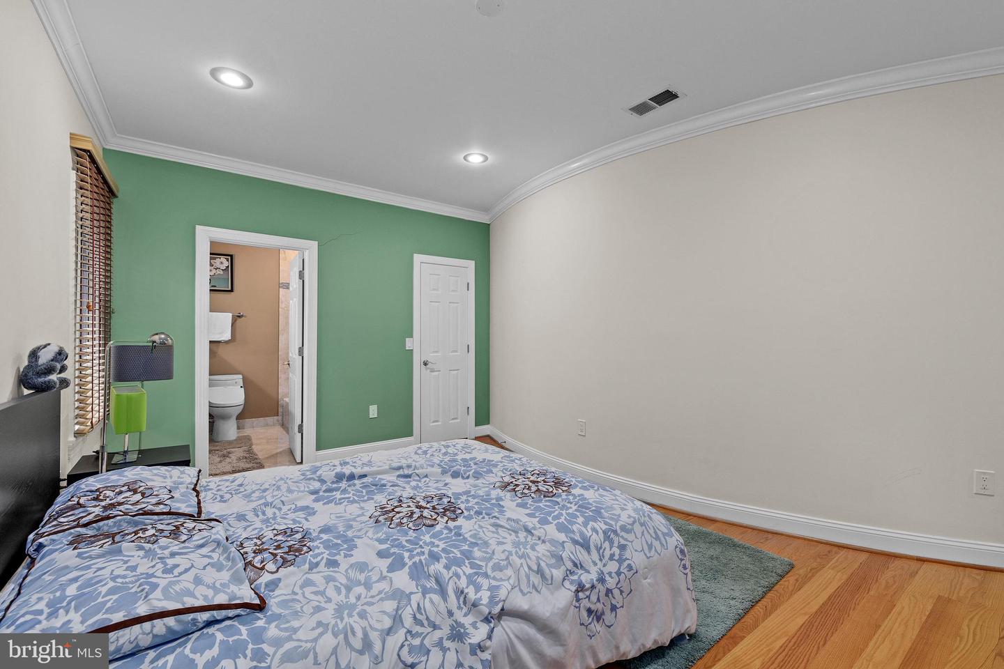 7230 BEVERLY ST, ANNANDALE, Virginia 22003, 10 Bedrooms Bedrooms, ,6 BathroomsBathrooms,Residential,For sale,7230 BEVERLY ST,VAFX2250628 MLS # VAFX2250628