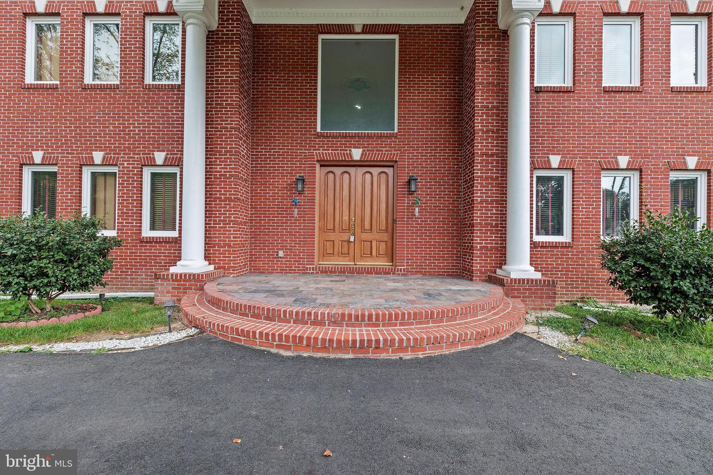 7230 BEVERLY ST, ANNANDALE, Virginia 22003, 10 Bedrooms Bedrooms, ,6 BathroomsBathrooms,Residential,For sale,7230 BEVERLY ST,VAFX2250628 MLS # VAFX2250628