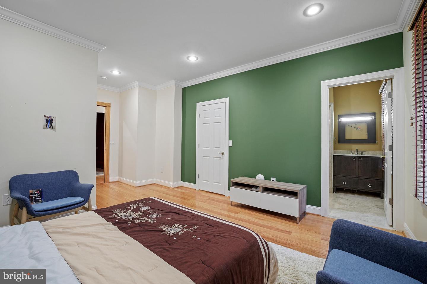 7230 BEVERLY ST, ANNANDALE, Virginia 22003, 10 Bedrooms Bedrooms, ,6 BathroomsBathrooms,Residential,For sale,7230 BEVERLY ST,VAFX2250628 MLS # VAFX2250628