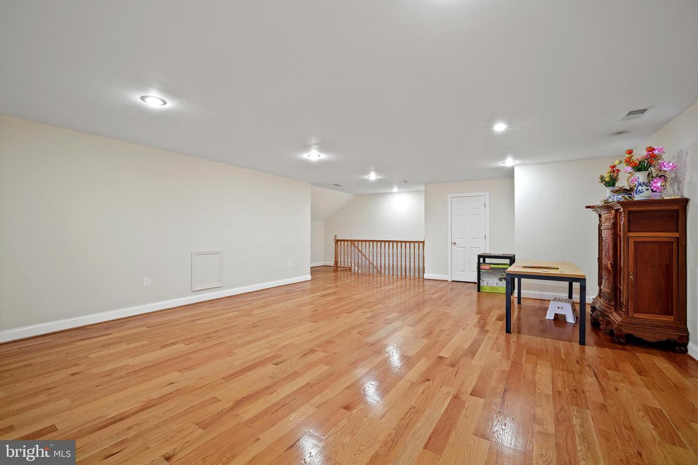 7230 BEVERLY ST, ANNANDALE, Virginia 22003, 10 Bedrooms Bedrooms, ,6 BathroomsBathrooms,Residential,For sale,7230 BEVERLY ST,VAFX2250628 MLS # VAFX2250628