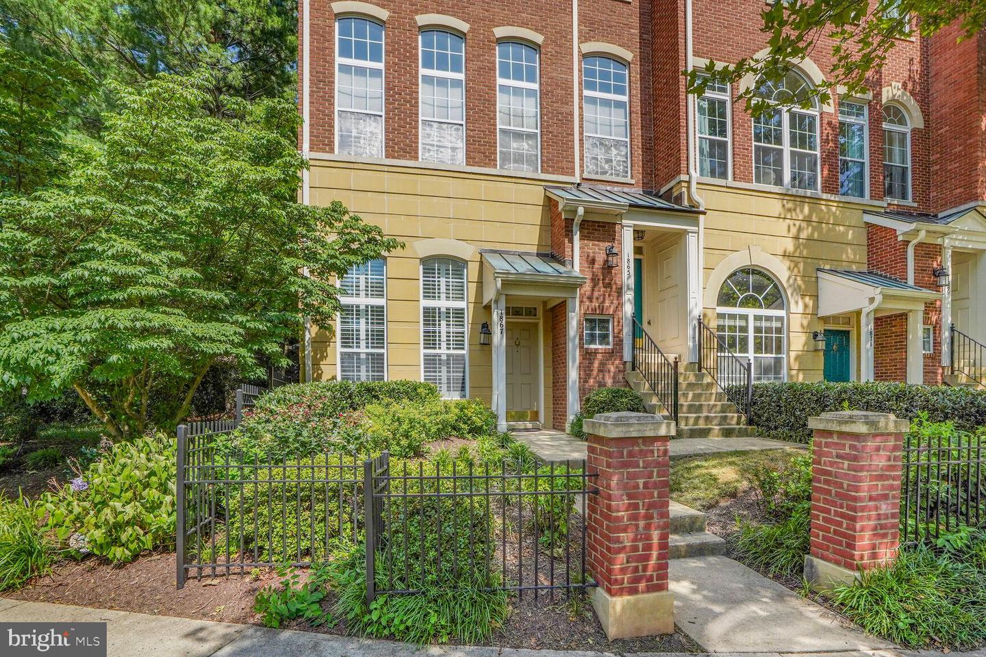 1867 CRESCENT PARK DR #116A, RESTON, Virginia 20190, 2 Bedrooms Bedrooms, ,2 BathroomsBathrooms,Residential,For sale,1867 CRESCENT PARK DR #116A,VAFX2250654 MLS # VAFX2250654