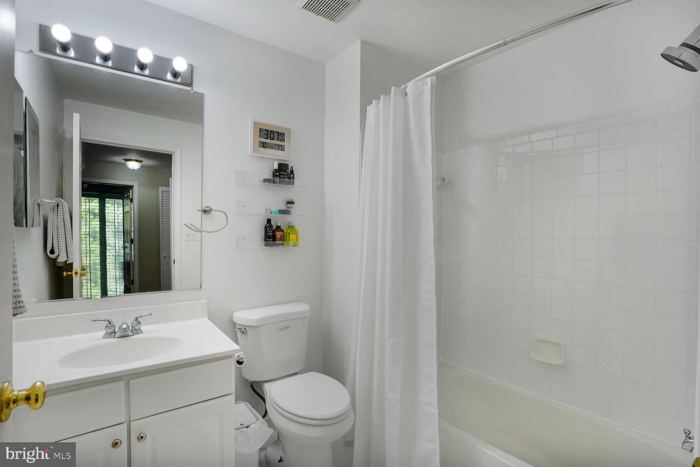 1867 CRESCENT PARK DR #116A, RESTON, Virginia 20190, 2 Bedrooms Bedrooms, ,2 BathroomsBathrooms,Residential,For sale,1867 CRESCENT PARK DR #116A,VAFX2250654 MLS # VAFX2250654