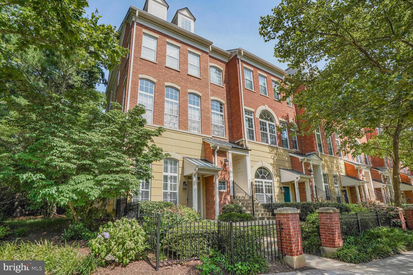 1867 CRESCENT PARK DR #116A, RESTON, Virginia 20190, 2 Bedrooms Bedrooms, ,2 BathroomsBathrooms,Residential,For sale,1867 CRESCENT PARK DR #116A,VAFX2250654 MLS # VAFX2250654