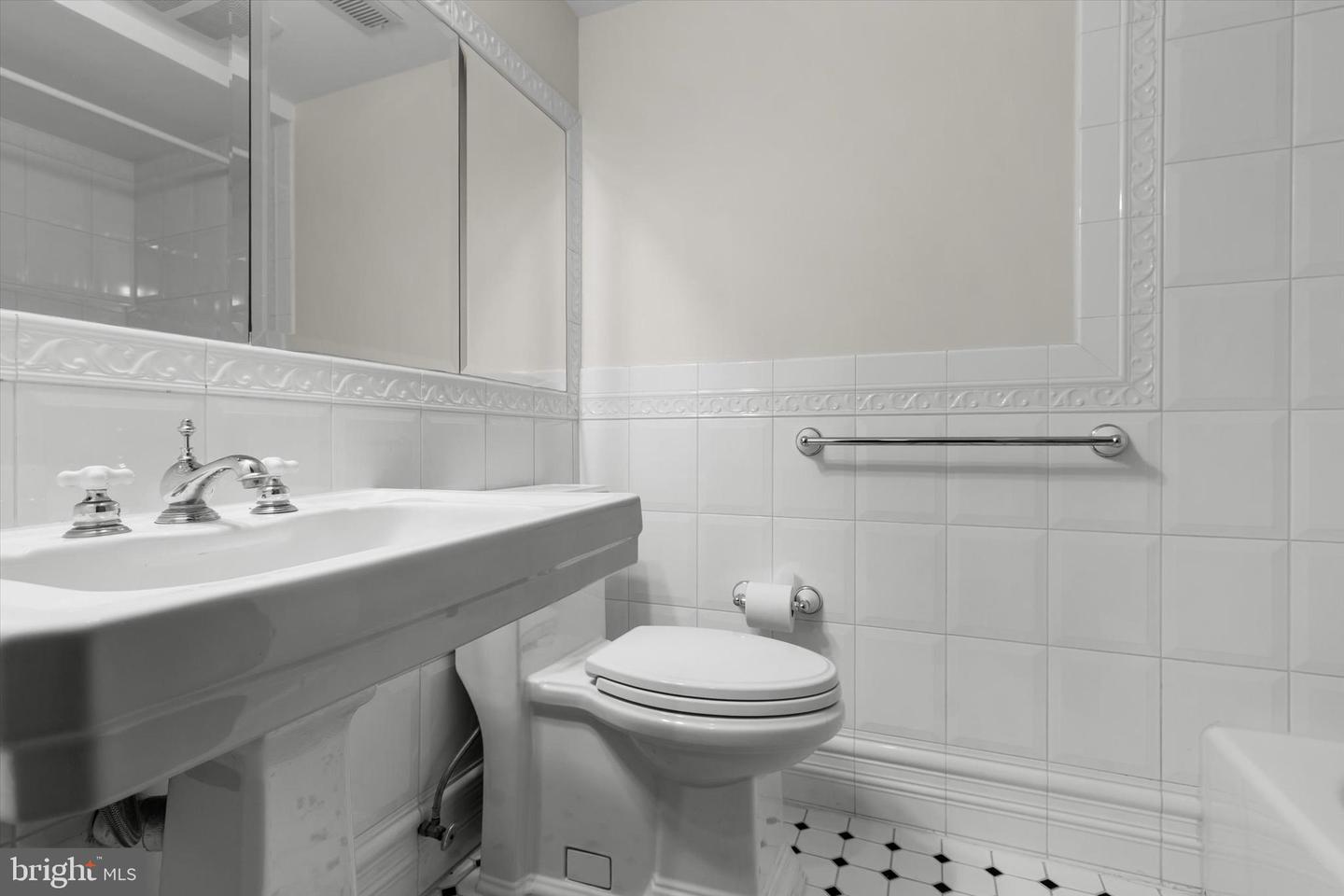 1305 TRINITY DR, ALEXANDRIA, Virginia 22314, 4 Bedrooms Bedrooms, ,3 BathroomsBathrooms,Residential,For sale,1305 TRINITY DR,VAAX2046922 MLS # VAAX2046922