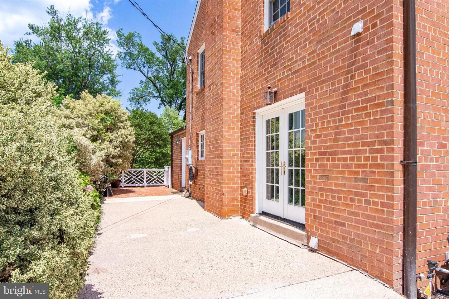 1305 TRINITY DR, ALEXANDRIA, Virginia 22314, 4 Bedrooms Bedrooms, ,3 BathroomsBathrooms,Residential,For sale,1305 TRINITY DR,VAAX2046922 MLS # VAAX2046922