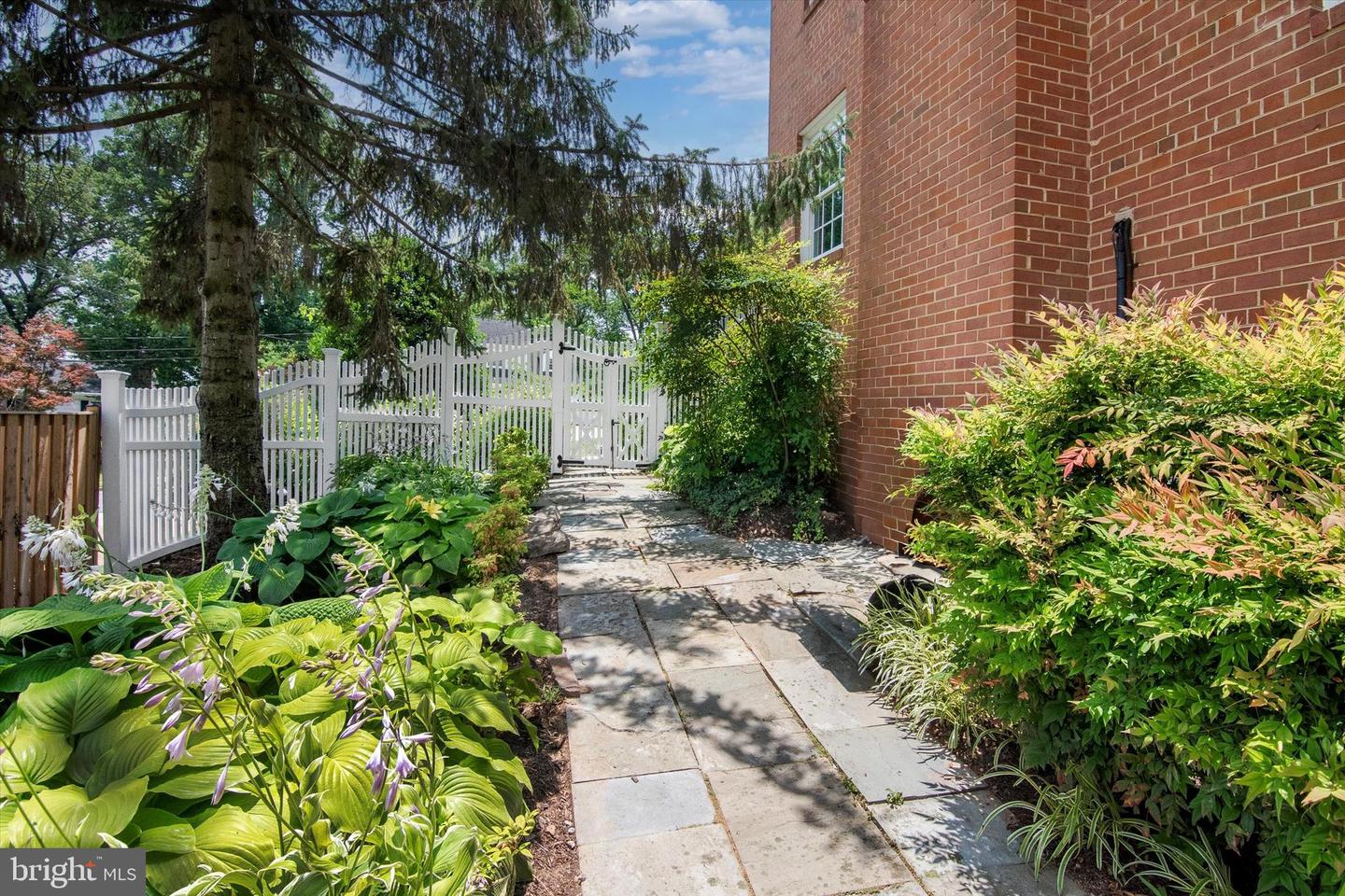 1305 TRINITY DR, ALEXANDRIA, Virginia 22314, 4 Bedrooms Bedrooms, ,3 BathroomsBathrooms,Residential,For sale,1305 TRINITY DR,VAAX2046922 MLS # VAAX2046922