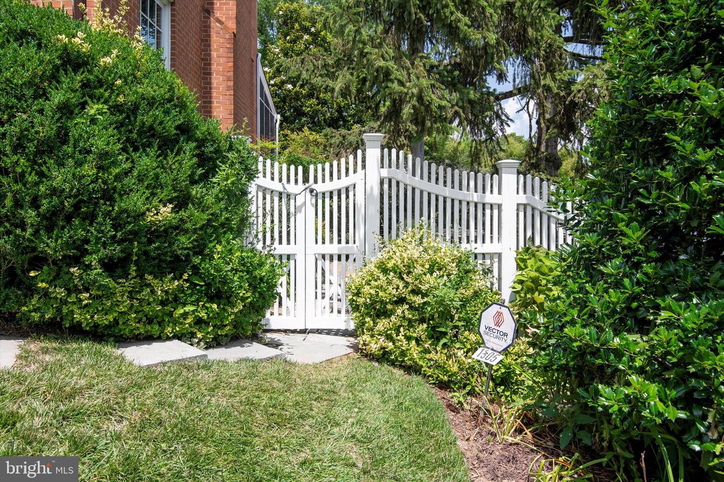 1305 TRINITY DR, ALEXANDRIA, Virginia 22314, 4 Bedrooms Bedrooms, ,3 BathroomsBathrooms,Residential,For sale,1305 TRINITY DR,VAAX2046922 MLS # VAAX2046922