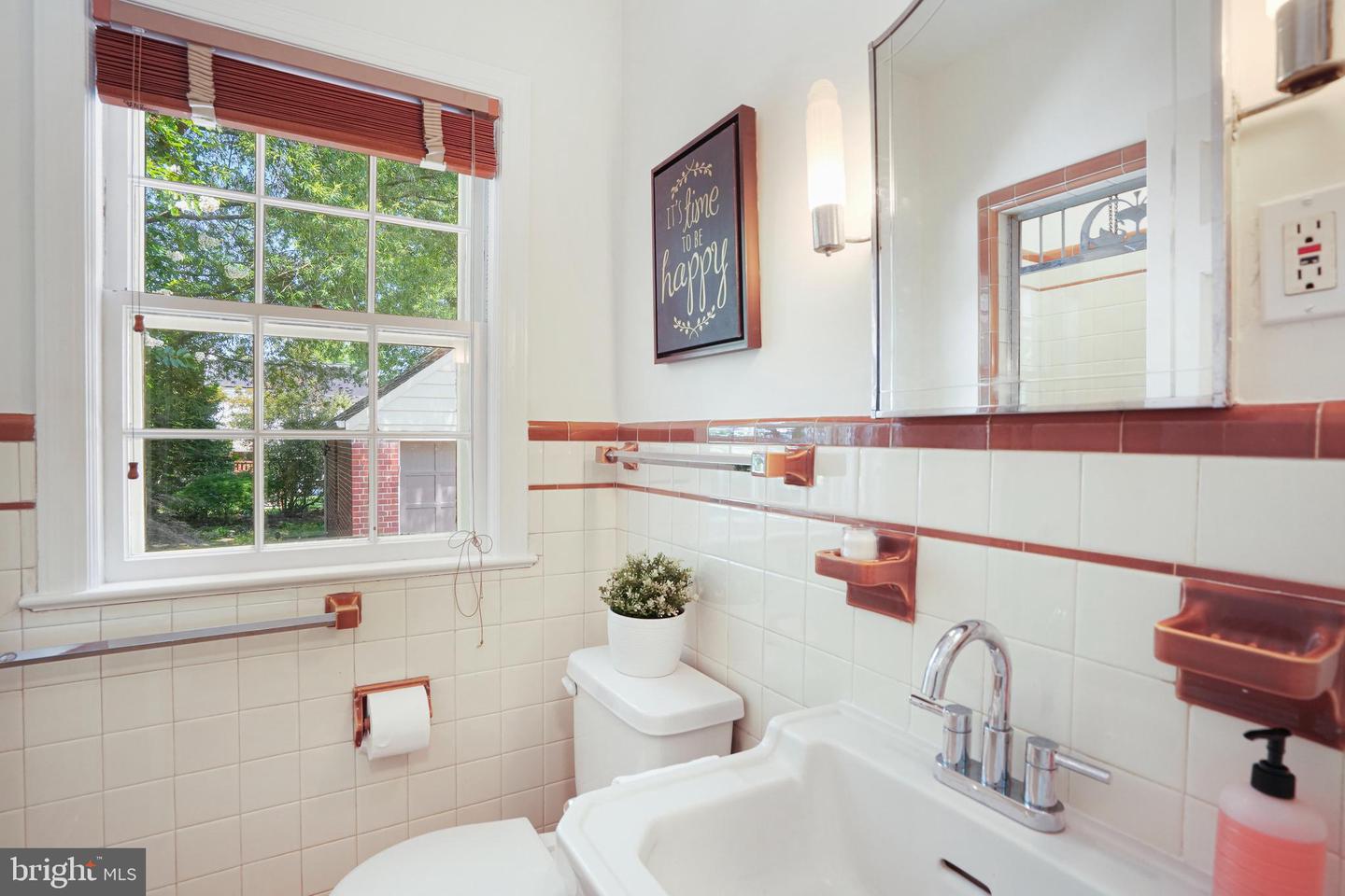 2833 NORTHAMPTON ST NW, WASHINGTON, District Of Columbia 20015, 3 Bedrooms Bedrooms, ,3 BathroomsBathrooms,Residential,For sale,2833 NORTHAMPTON ST NW,DCDC2207808 MLS # DCDC2207808
