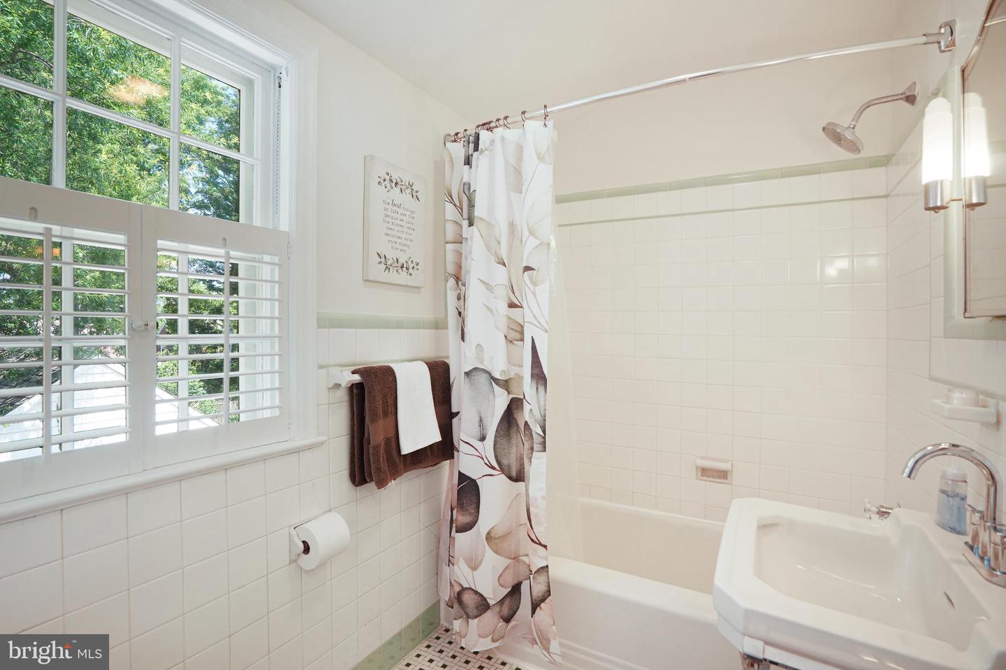 2833 NORTHAMPTON ST NW, WASHINGTON, District Of Columbia 20015, 3 Bedrooms Bedrooms, ,3 BathroomsBathrooms,Residential,For sale,2833 NORTHAMPTON ST NW,DCDC2207808 MLS # DCDC2207808