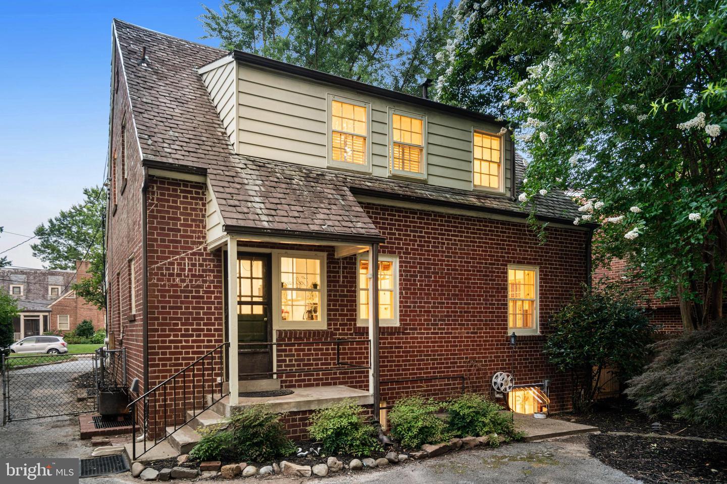 2833 NORTHAMPTON ST NW, WASHINGTON, District Of Columbia 20015, 3 Bedrooms Bedrooms, ,3 BathroomsBathrooms,Residential,For sale,2833 NORTHAMPTON ST NW,DCDC2207808 MLS # DCDC2207808