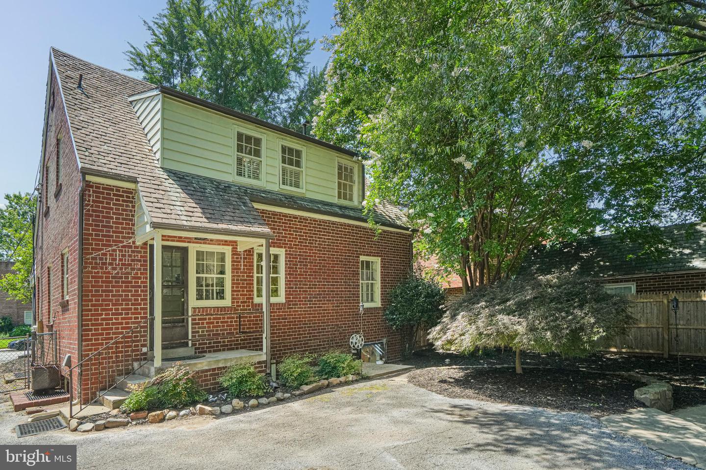 2833 NORTHAMPTON ST NW, WASHINGTON, District Of Columbia 20015, 3 Bedrooms Bedrooms, ,3 BathroomsBathrooms,Residential,For sale,2833 NORTHAMPTON ST NW,DCDC2207808 MLS # DCDC2207808