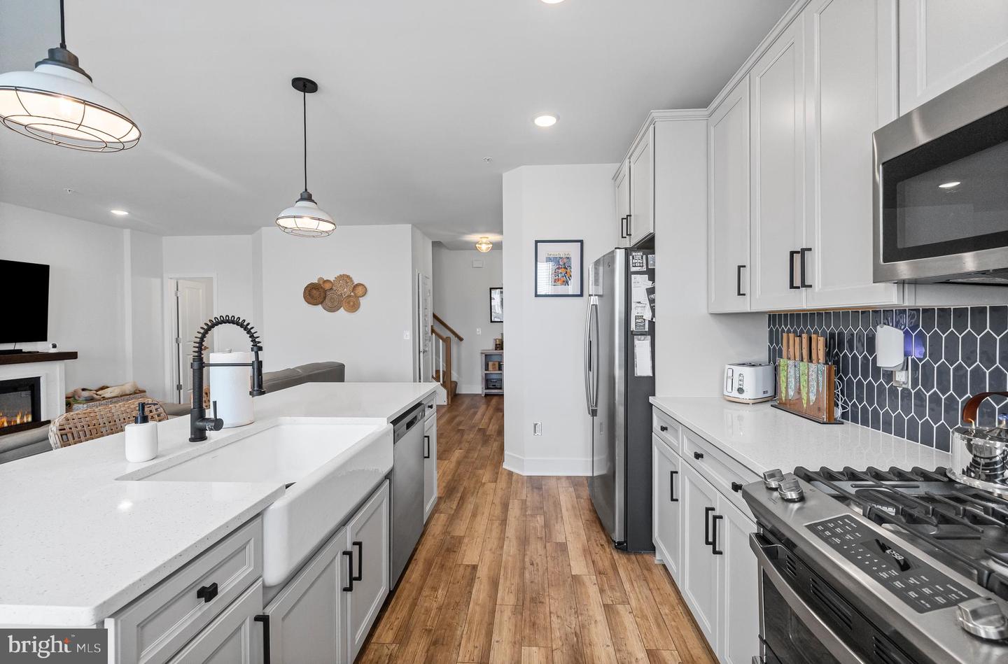 43270 FARRINGDON SQ, ASHBURN, Virginia 20148, 3 Bedrooms Bedrooms, ,2 BathroomsBathrooms,Residential,For sale,43270 FARRINGDON SQ,VALO2100458 MLS # VALO2100458