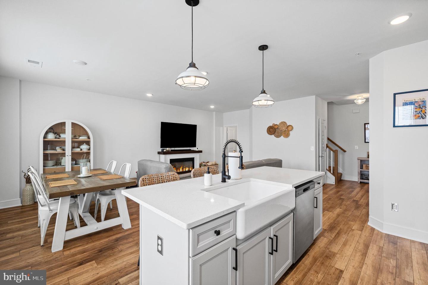 43270 FARRINGDON SQ, ASHBURN, Virginia 20148, 3 Bedrooms Bedrooms, ,2 BathroomsBathrooms,Residential,For sale,43270 FARRINGDON SQ,VALO2100458 MLS # VALO2100458