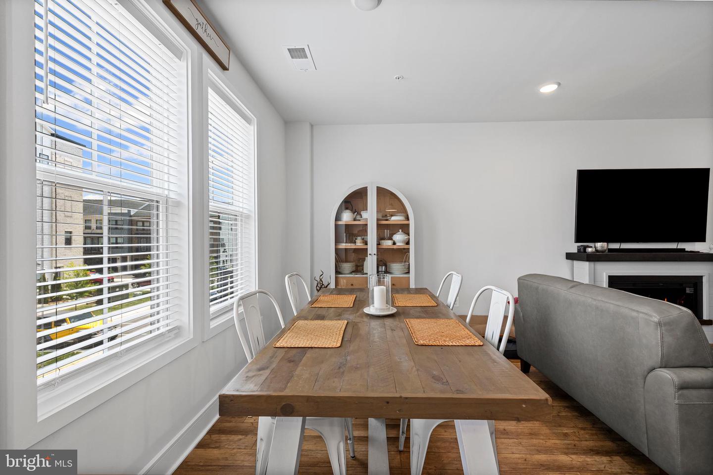 43270 FARRINGDON SQ, ASHBURN, Virginia 20148, 3 Bedrooms Bedrooms, ,2 BathroomsBathrooms,Residential,For sale,43270 FARRINGDON SQ,VALO2100458 MLS # VALO2100458