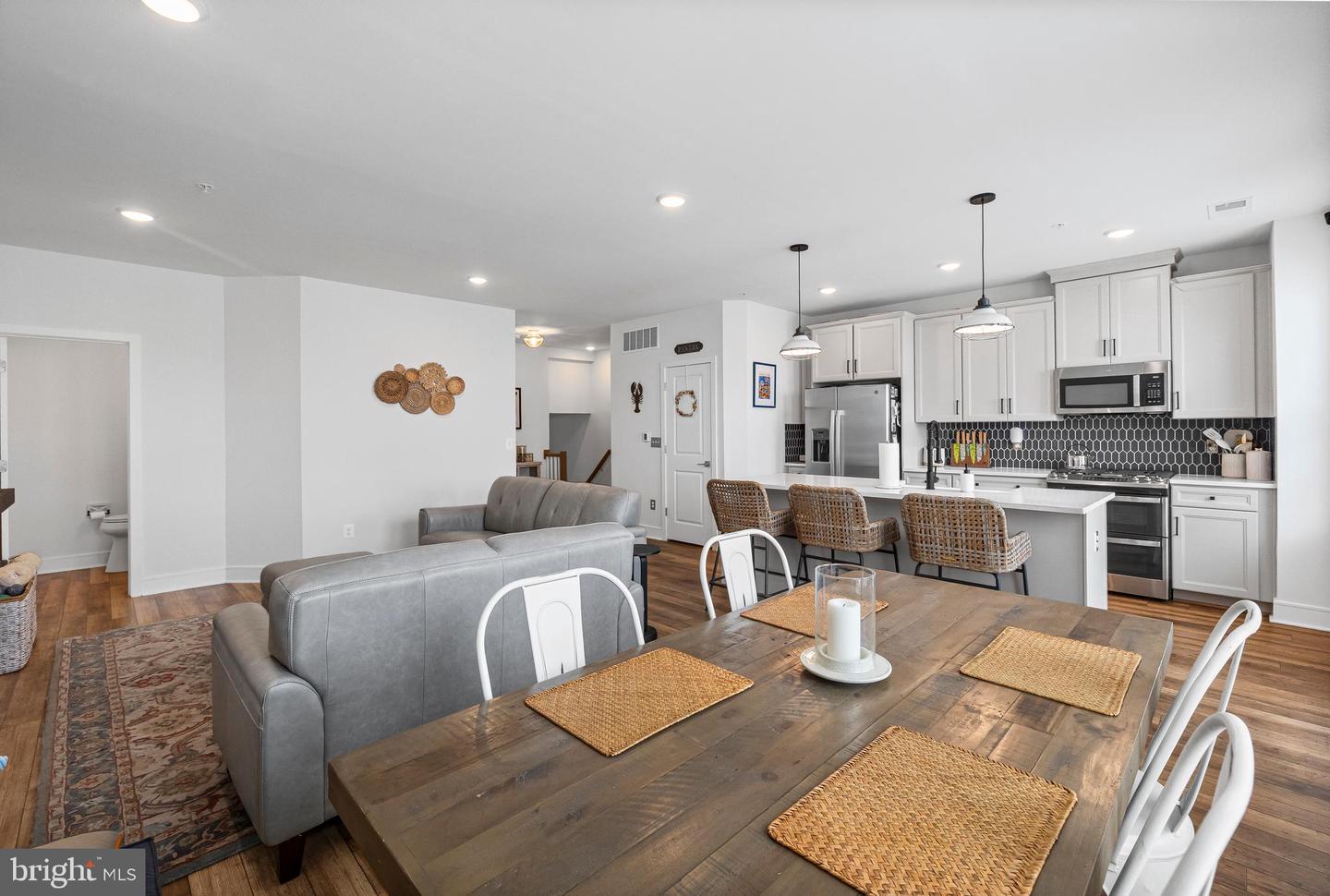 43270 FARRINGDON SQ, ASHBURN, Virginia 20148, 3 Bedrooms Bedrooms, ,2 BathroomsBathrooms,Residential,For sale,43270 FARRINGDON SQ,VALO2100458 MLS # VALO2100458