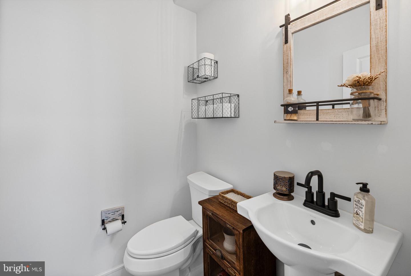43270 FARRINGDON SQ, ASHBURN, Virginia 20148, 3 Bedrooms Bedrooms, ,2 BathroomsBathrooms,Residential,For sale,43270 FARRINGDON SQ,VALO2100458 MLS # VALO2100458