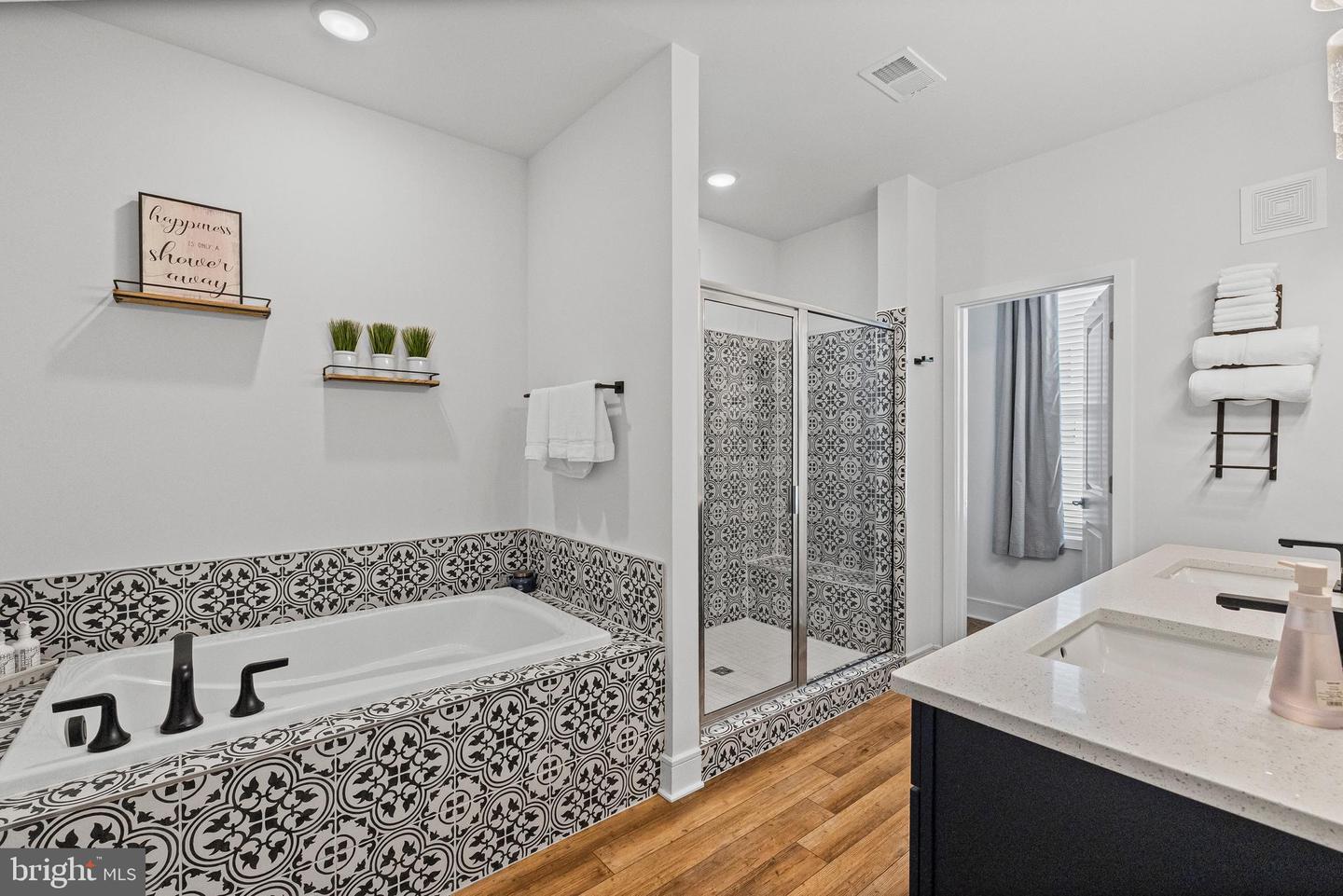 43270 FARRINGDON SQ, ASHBURN, Virginia 20148, 3 Bedrooms Bedrooms, ,2 BathroomsBathrooms,Residential,For sale,43270 FARRINGDON SQ,VALO2100458 MLS # VALO2100458