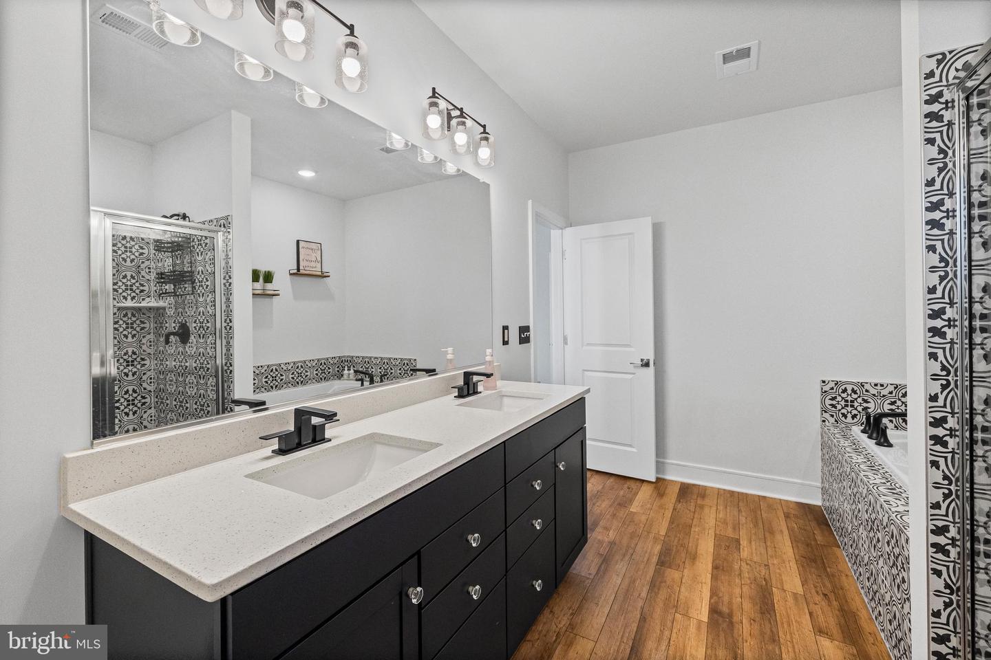 43270 FARRINGDON SQ, ASHBURN, Virginia 20148, 3 Bedrooms Bedrooms, ,2 BathroomsBathrooms,Residential,For sale,43270 FARRINGDON SQ,VALO2100458 MLS # VALO2100458