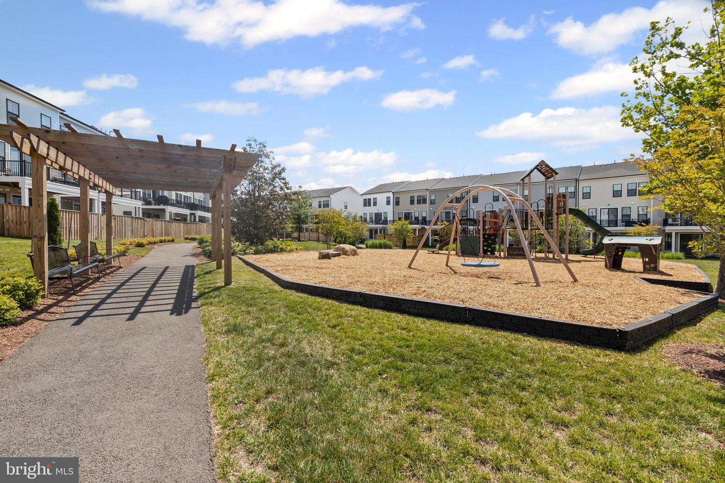43270 FARRINGDON SQ, ASHBURN, Virginia 20148, 3 Bedrooms Bedrooms, ,2 BathroomsBathrooms,Residential,For sale,43270 FARRINGDON SQ,VALO2100458 MLS # VALO2100458