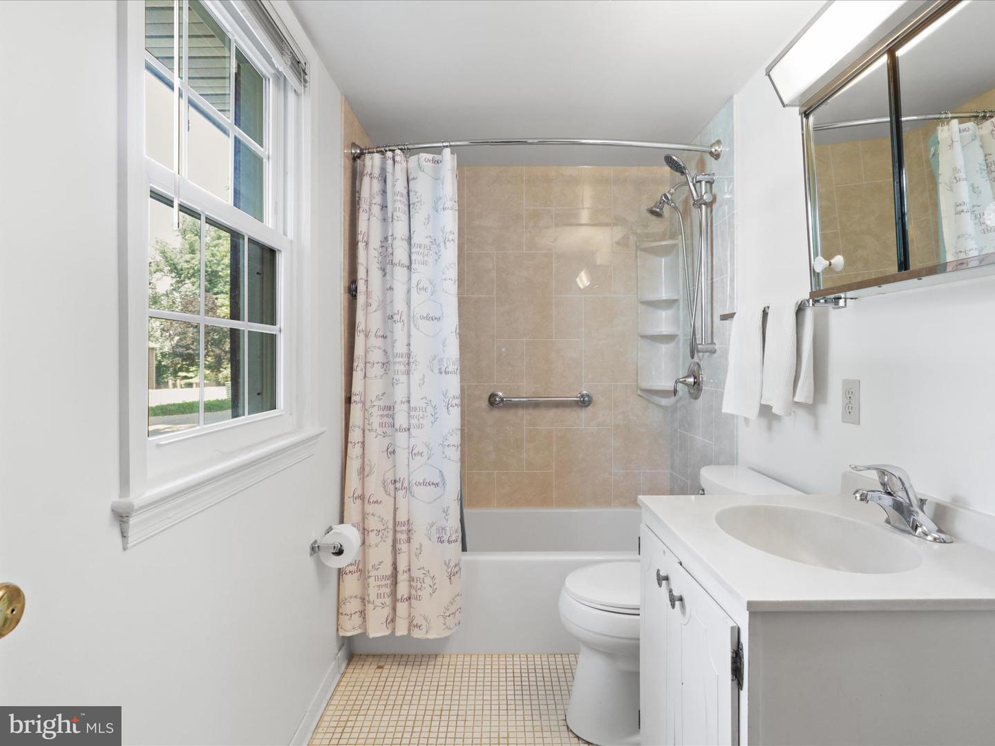 4714 38TH PL N, ARLINGTON, Virginia 22207, 5 Bedrooms Bedrooms, ,3 BathroomsBathrooms,Residential,For sale,4714 38TH PL N,VAAR2059830 MLS # VAAR2059830