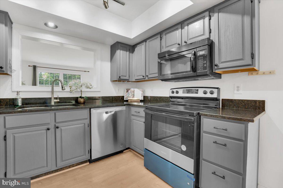 21771 LEATHERLEAF CIR, STERLING, Virginia 20164, 2 Bedrooms Bedrooms, ,2 BathroomsBathrooms,Residential,For sale,21771 LEATHERLEAF CIR,VALO2100460 MLS # VALO2100460