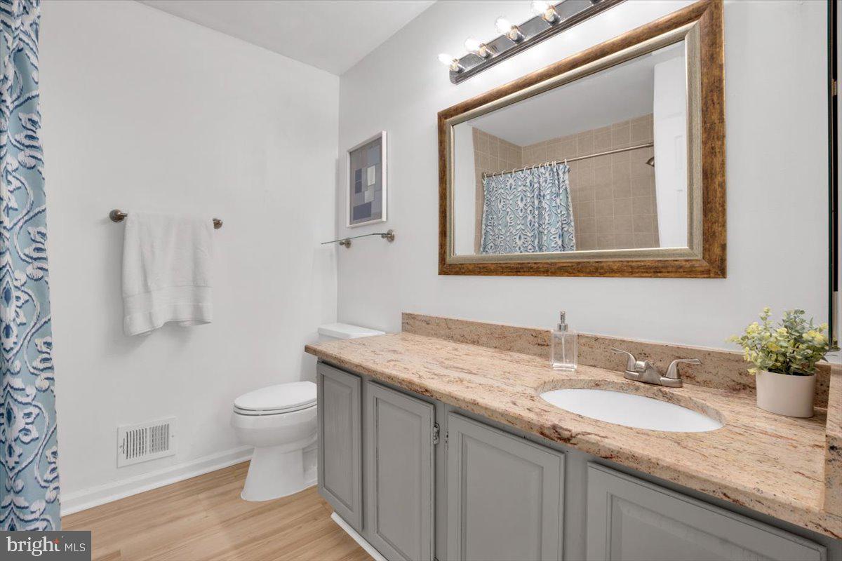 21771 LEATHERLEAF CIR, STERLING, Virginia 20164, 2 Bedrooms Bedrooms, ,2 BathroomsBathrooms,Residential,For sale,21771 LEATHERLEAF CIR,VALO2100460 MLS # VALO2100460