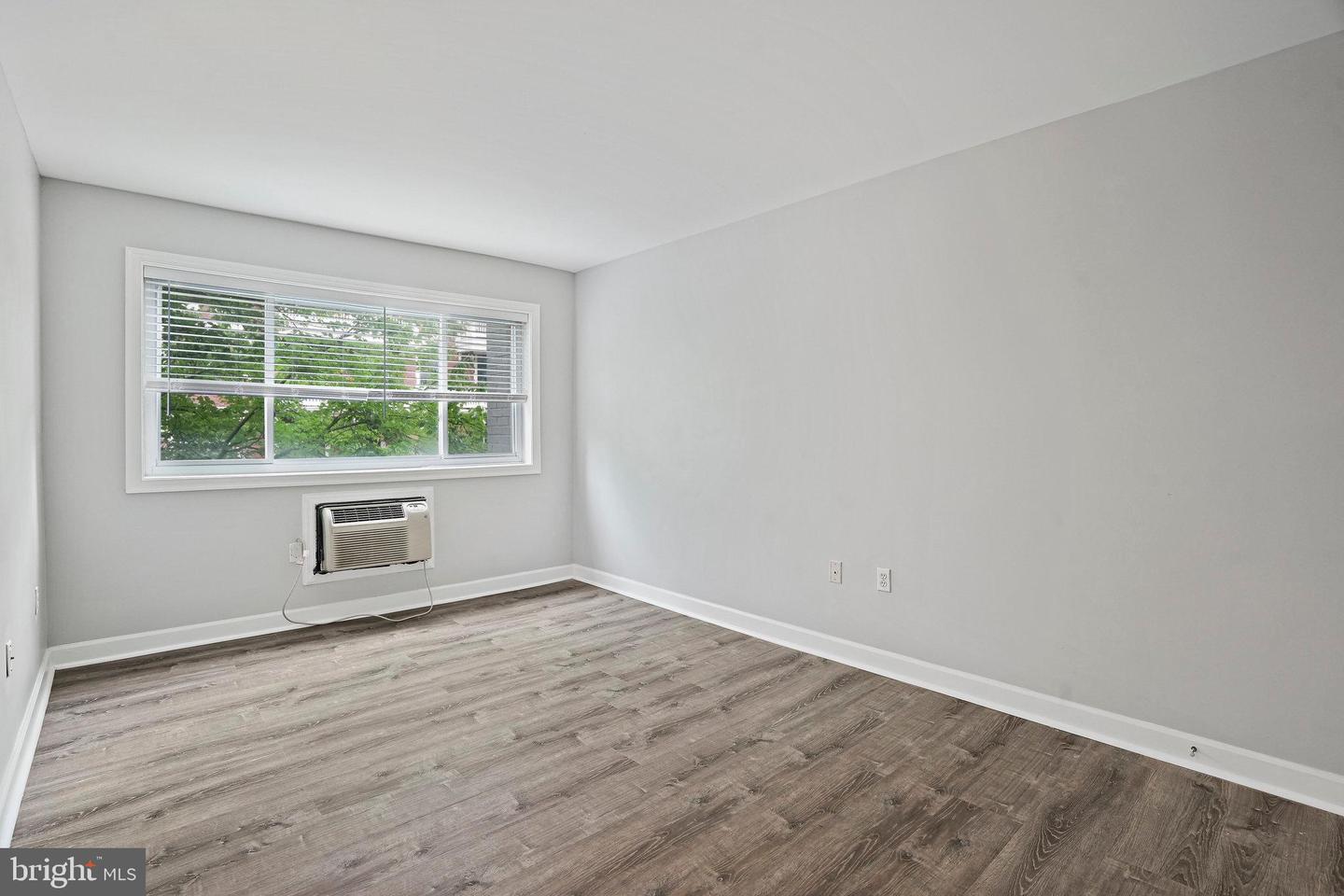 1420 CLIFTON ST NW #208, WASHINGTON, District Of Columbia 20009, 2 Bedrooms Bedrooms, ,1 BathroomBathrooms,Residential,For sale,1420 CLIFTON ST NW #208,DCDC2207638 MLS # DCDC2207638