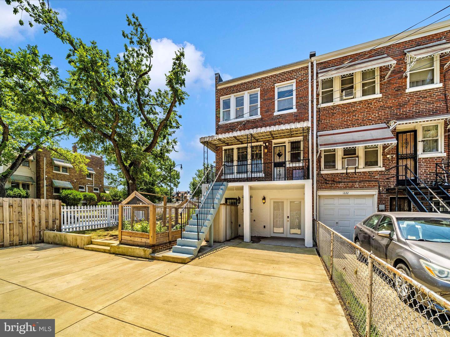 1634 C ST NE, WASHINGTON, District Of Columbia 20002, 4 Bedrooms Bedrooms, ,3 BathroomsBathrooms,Residential,For sale,1634 C ST NE,DCDC2207708 MLS # DCDC2207708