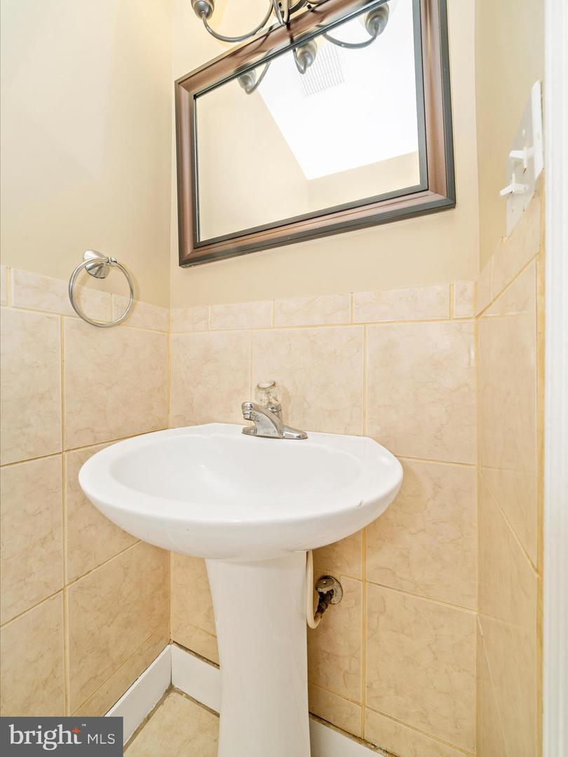 1634 C ST NE, WASHINGTON, District Of Columbia 20002, 4 Bedrooms Bedrooms, ,3 BathroomsBathrooms,Residential,For sale,1634 C ST NE,DCDC2207708 MLS # DCDC2207708