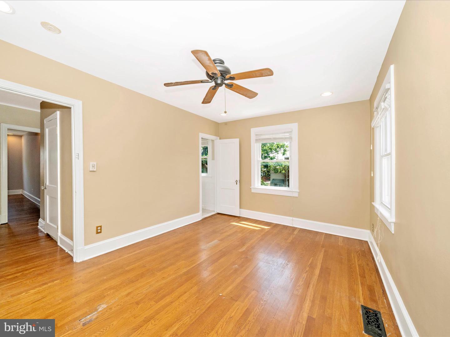 1634 C ST NE, WASHINGTON, District Of Columbia 20002, 4 Bedrooms Bedrooms, ,3 BathroomsBathrooms,Residential,For sale,1634 C ST NE,DCDC2207708 MLS # DCDC2207708