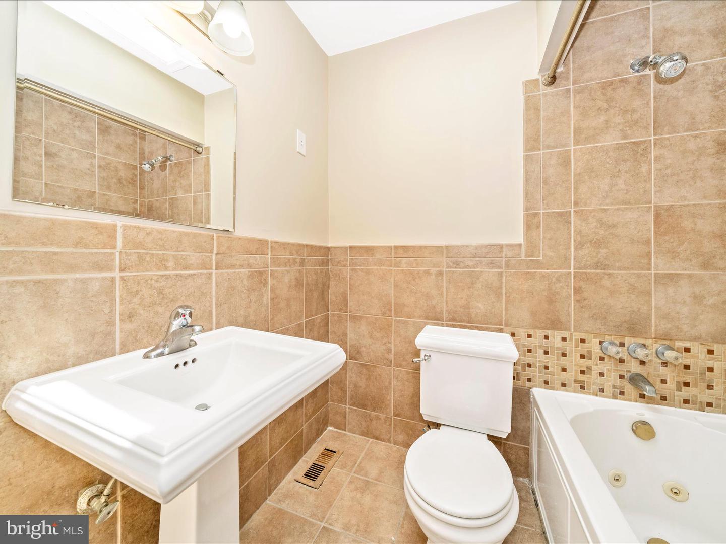 1634 C ST NE, WASHINGTON, District Of Columbia 20002, 4 Bedrooms Bedrooms, ,3 BathroomsBathrooms,Residential,For sale,1634 C ST NE,DCDC2207708 MLS # DCDC2207708