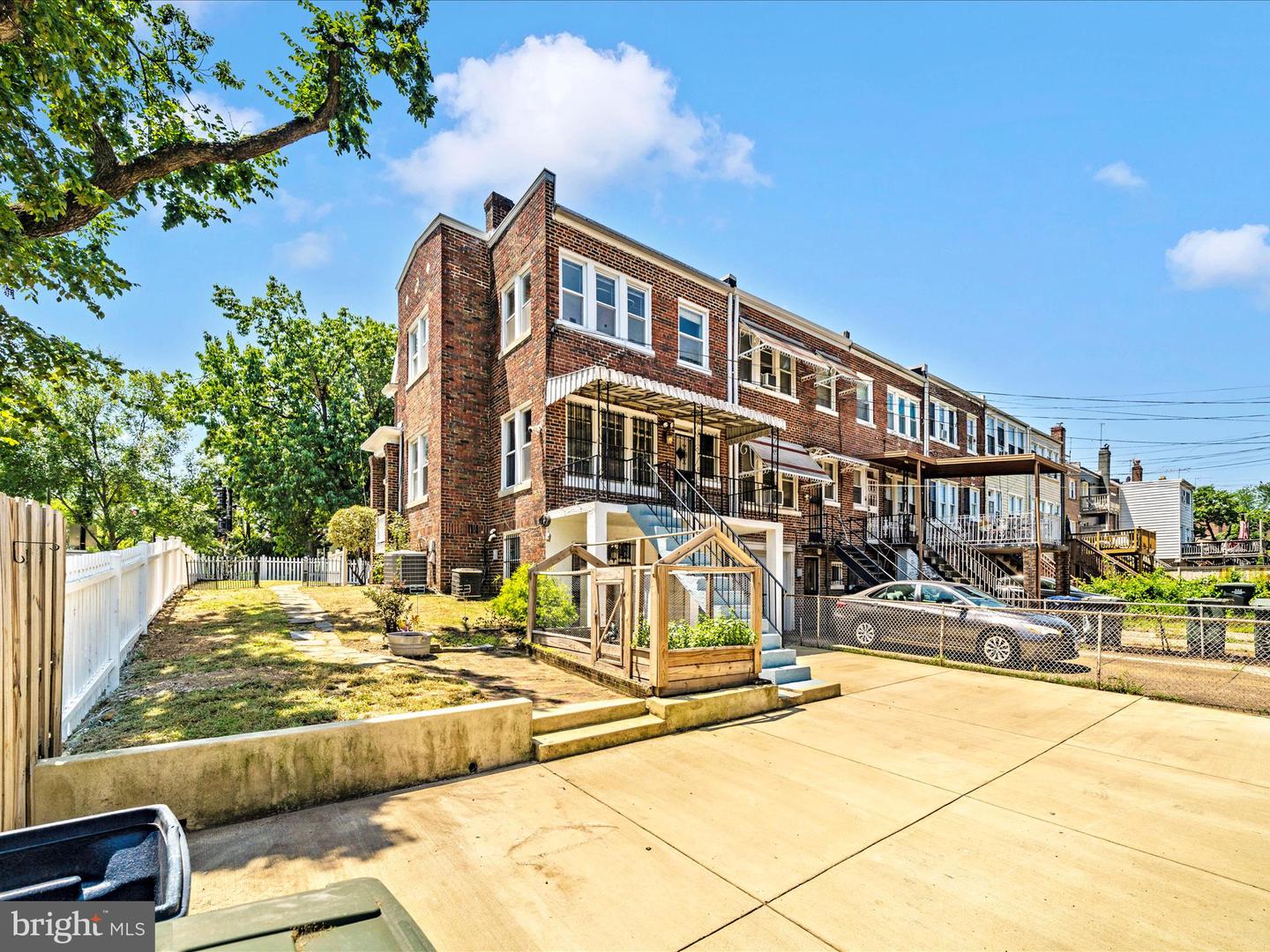 1634 C ST NE, WASHINGTON, District Of Columbia 20002, 4 Bedrooms Bedrooms, ,3 BathroomsBathrooms,Residential,For sale,1634 C ST NE,DCDC2207708 MLS # DCDC2207708