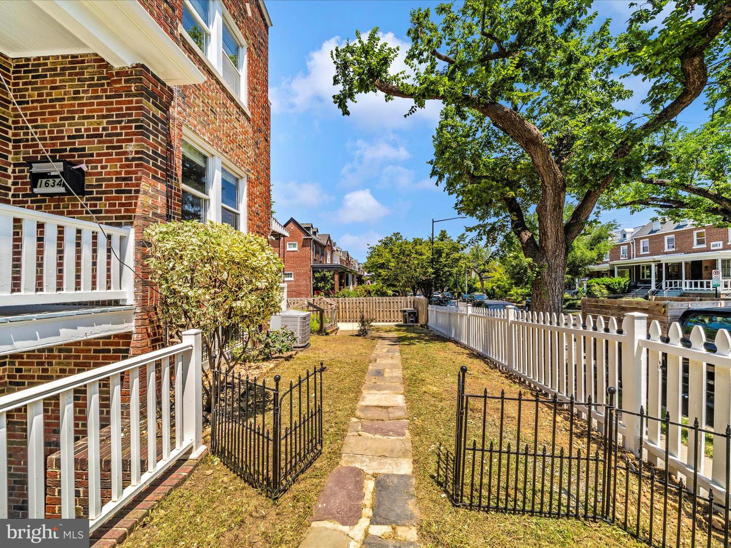 1634 C ST NE, WASHINGTON, District Of Columbia 20002, 4 Bedrooms Bedrooms, ,3 BathroomsBathrooms,Residential,For sale,1634 C ST NE,DCDC2207708 MLS # DCDC2207708