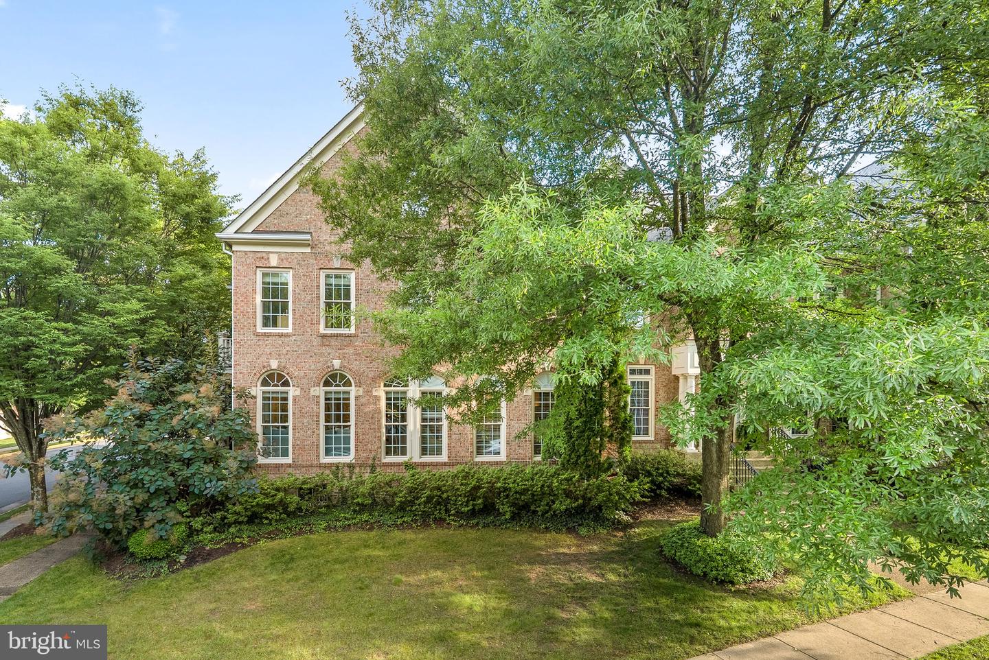 10111 BALLYNAHOWN CIR, FAIRFAX, Virginia 22030, 4 Bedrooms Bedrooms, ,4 BathroomsBathrooms,Residential,For sale,10111 BALLYNAHOWN CIR,VAFC2006530 MLS # VAFC2006530