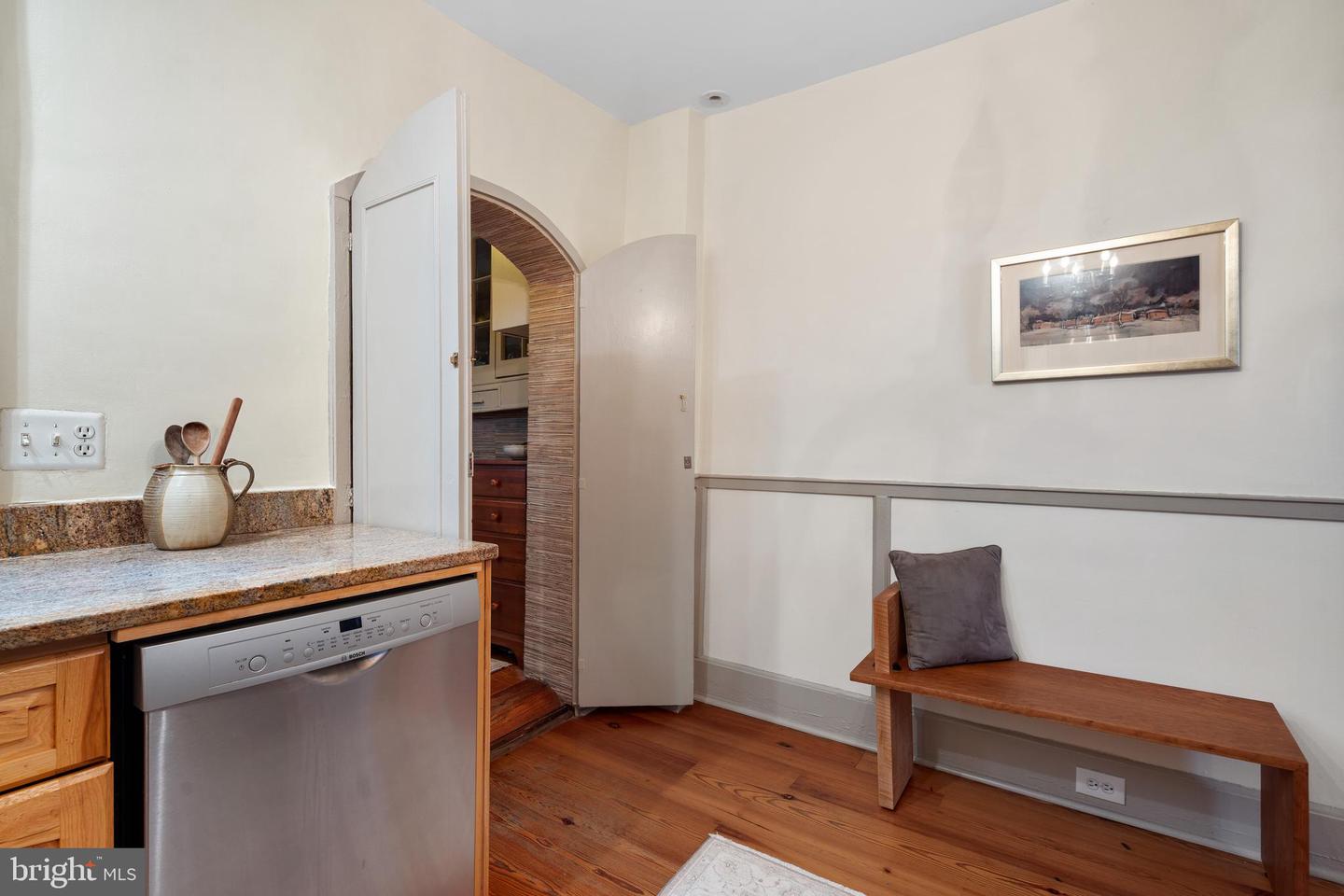 416 S FAIRFAX ST S, ALEXANDRIA, Virginia 22314, 3 Bedrooms Bedrooms, ,1 BathroomBathrooms,Residential,For sale,416 S FAIRFAX ST S,VAAX2046942 MLS # VAAX2046942