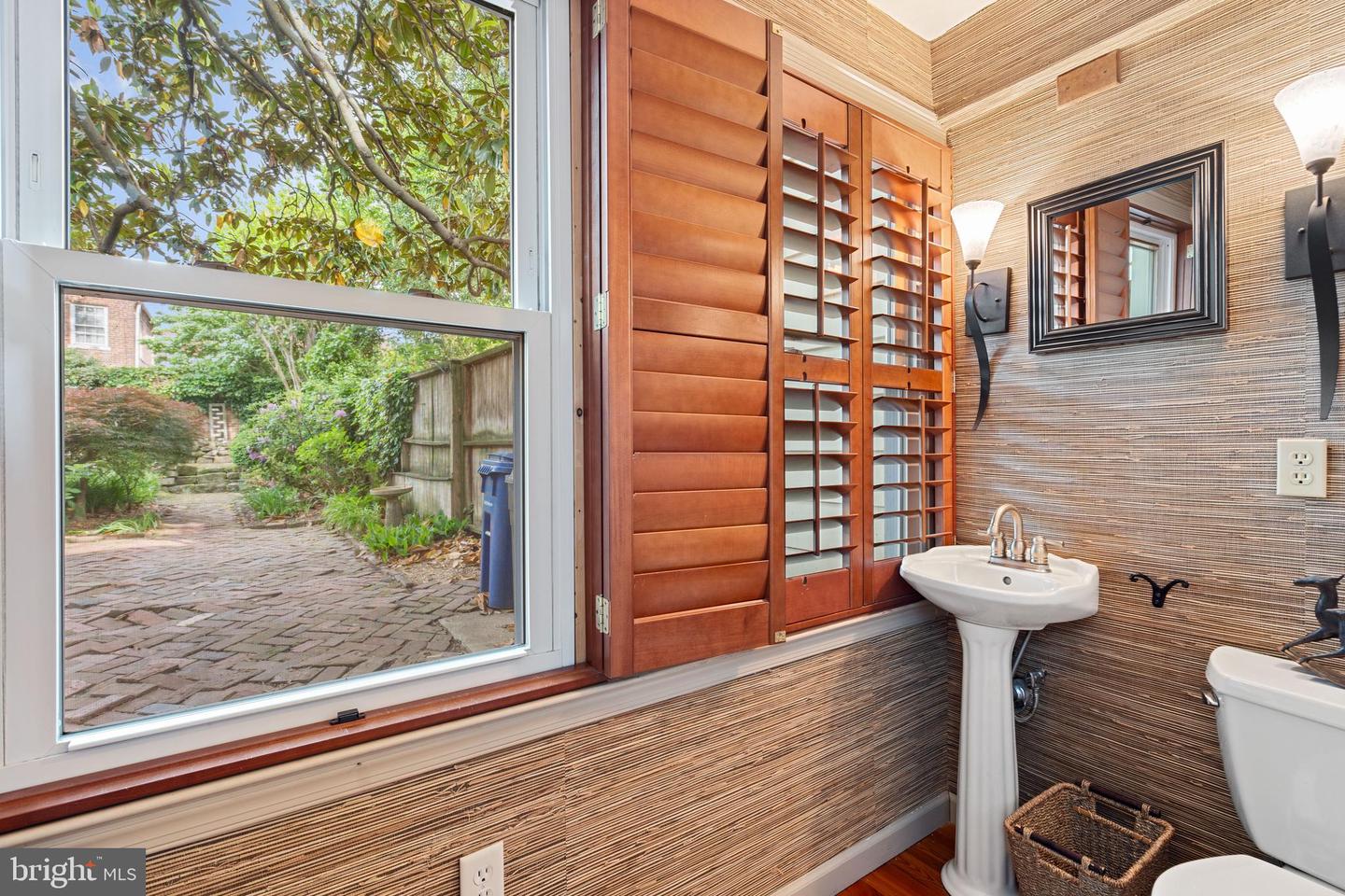 416 S FAIRFAX ST S, ALEXANDRIA, Virginia 22314, 3 Bedrooms Bedrooms, ,1 BathroomBathrooms,Residential,For sale,416 S FAIRFAX ST S,VAAX2046942 MLS # VAAX2046942