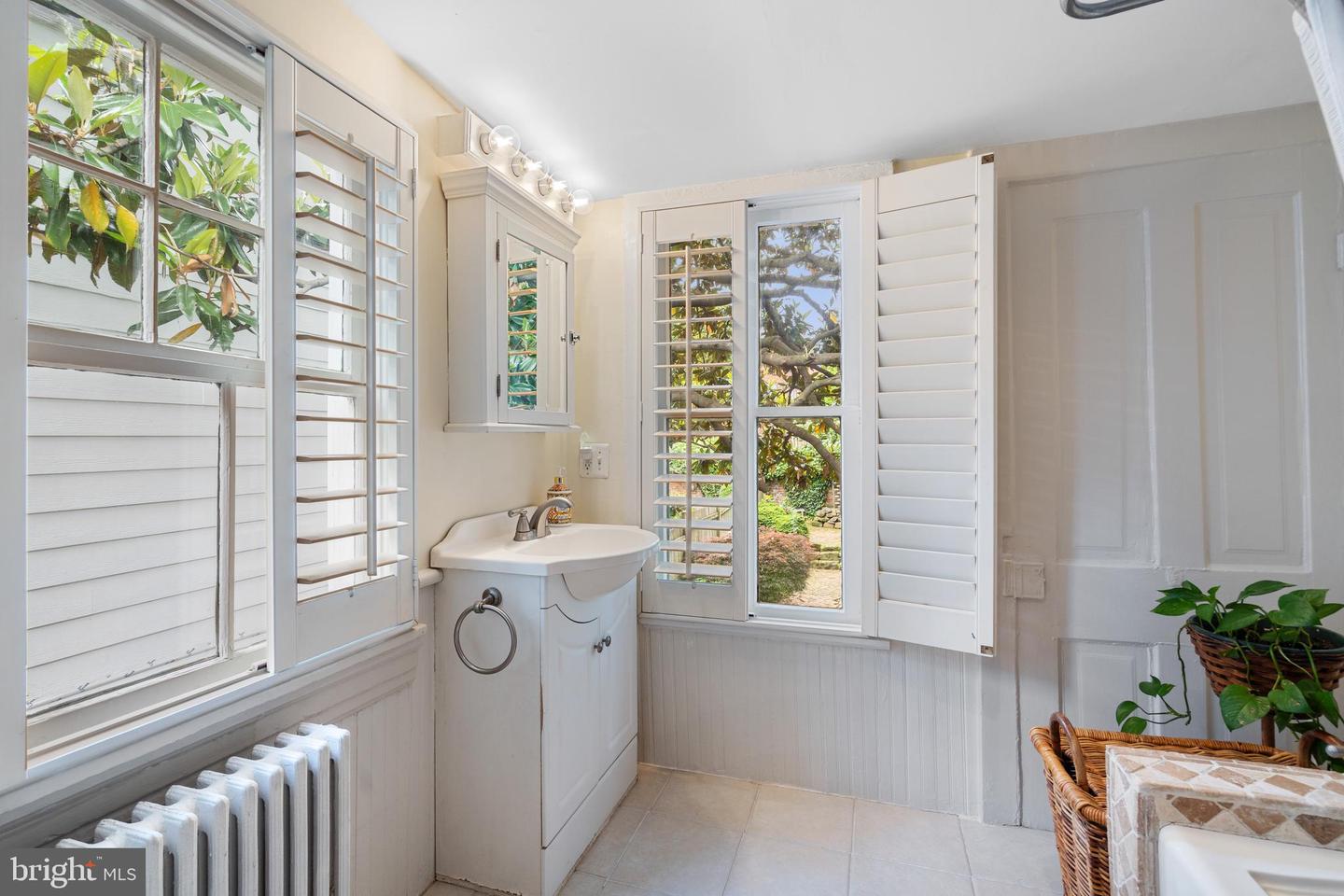 416 S FAIRFAX ST S, ALEXANDRIA, Virginia 22314, 3 Bedrooms Bedrooms, ,1 BathroomBathrooms,Residential,For sale,416 S FAIRFAX ST S,VAAX2046942 MLS # VAAX2046942