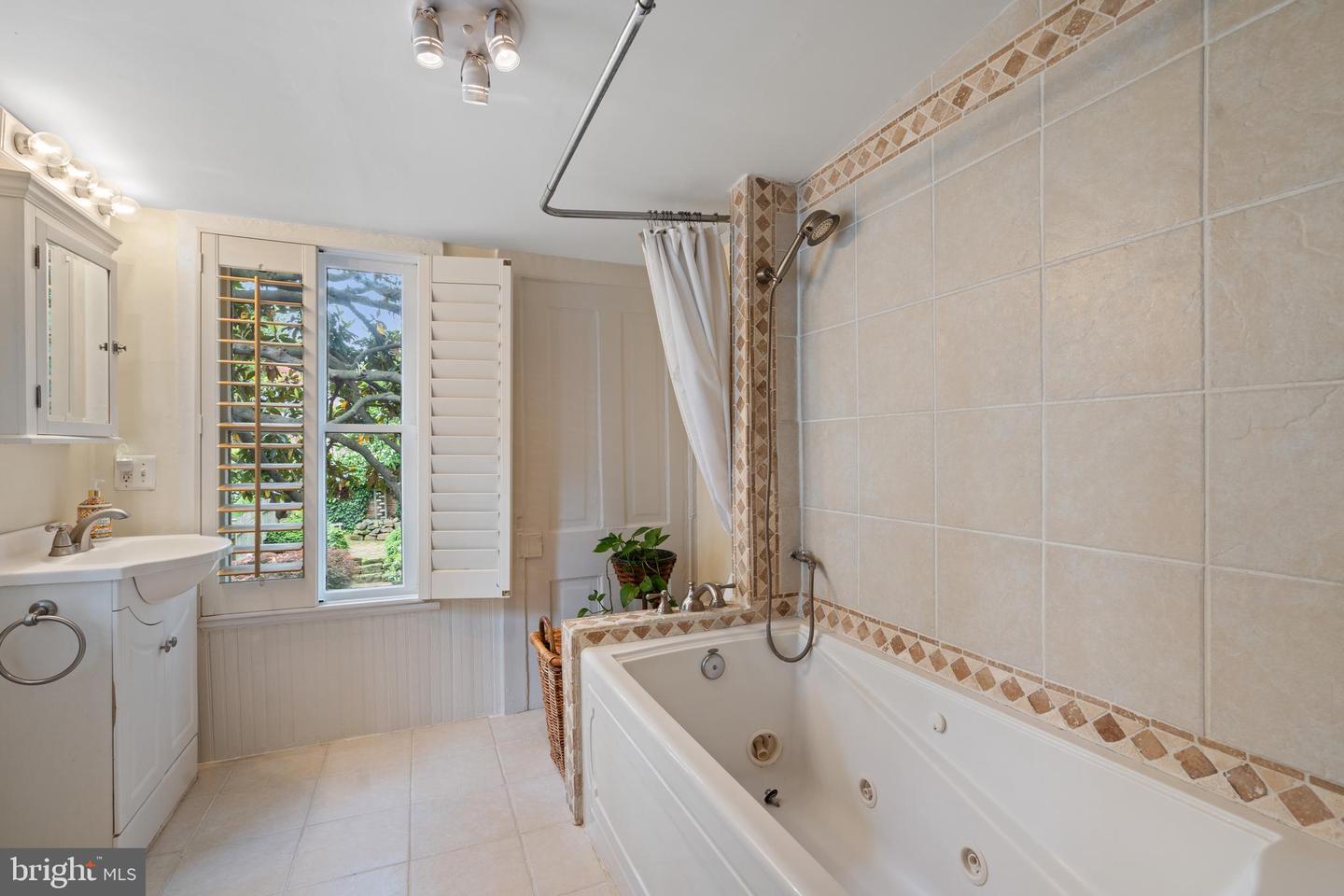 416 S FAIRFAX ST S, ALEXANDRIA, Virginia 22314, 3 Bedrooms Bedrooms, ,1 BathroomBathrooms,Residential,For sale,416 S FAIRFAX ST S,VAAX2046942 MLS # VAAX2046942