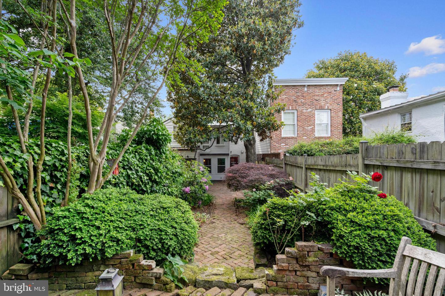 416 S FAIRFAX ST S, ALEXANDRIA, Virginia 22314, 3 Bedrooms Bedrooms, ,1 BathroomBathrooms,Residential,For sale,416 S FAIRFAX ST S,VAAX2046942 MLS # VAAX2046942