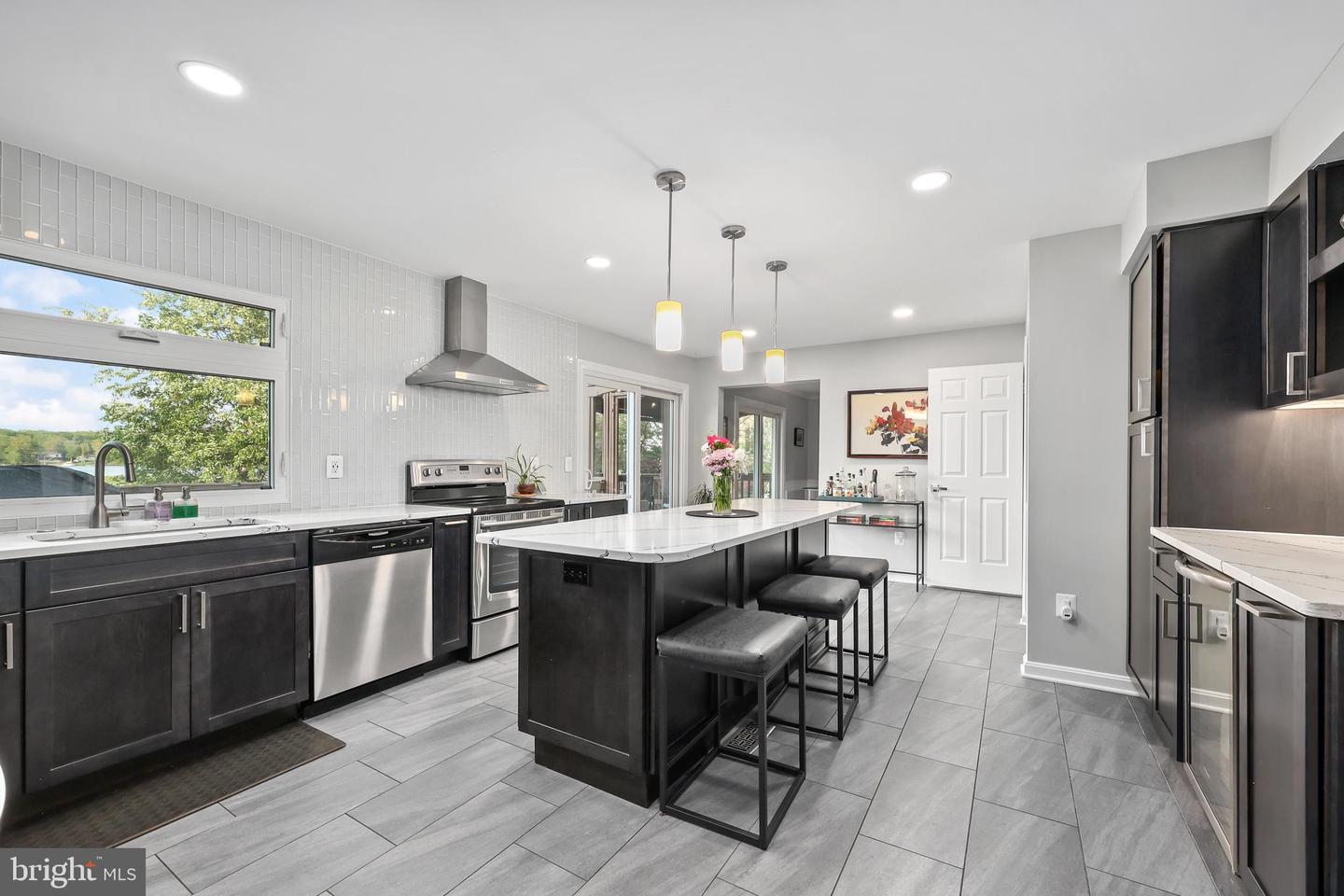 18505 CABIN RD, TRIANGLE, Virginia 22172, 5 Bedrooms Bedrooms, ,3 BathroomsBathrooms,Residential,For sale,18505 CABIN RD,VAPW2098052 MLS # VAPW2098052