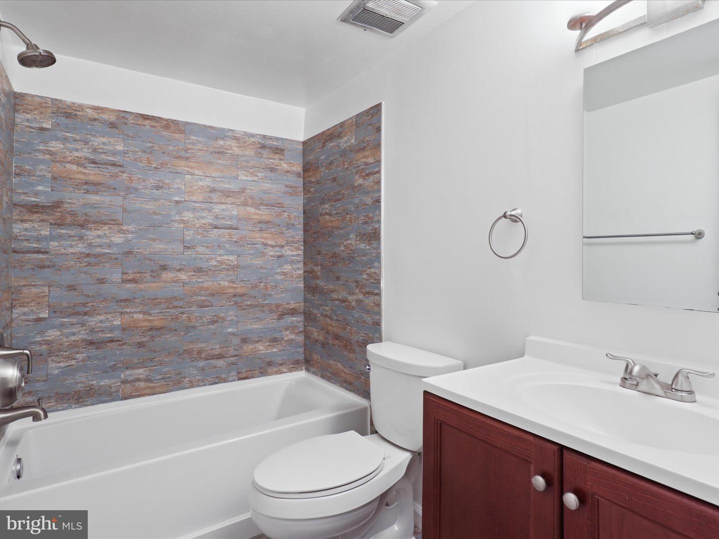 509 N ARMISTEAD ST #303, ALEXANDRIA, Virginia 22312, 3 Bedrooms Bedrooms, ,1 BathroomBathrooms,Residential,For sale,509 N ARMISTEAD ST #303,VAAX2046956 MLS # VAAX2046956 509 N ARMISTEAD ST #303, ALEXANDRIA, Virginia 22312, 3 Bedrooms Bedrooms, ,1 BathroomBathrooms,Residential,For sale,509 N ARMISTEAD ST #303,VAAX2046956 MLS # VAAX2046956