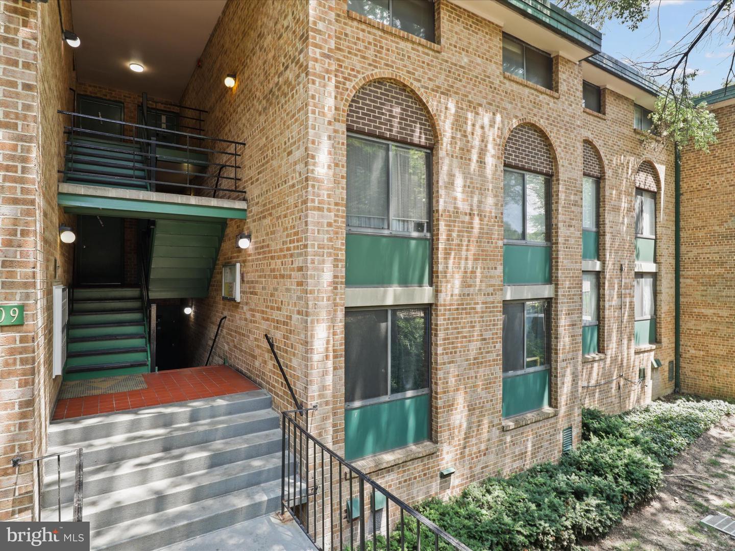 509 N ARMISTEAD ST #303, ALEXANDRIA, Virginia 22312, 3 Bedrooms Bedrooms, ,1 BathroomBathrooms,Residential,For sale,509 N ARMISTEAD ST #303,VAAX2046956 MLS # VAAX2046956 509 N ARMISTEAD ST #303, ALEXANDRIA, Virginia 22312, 3 Bedrooms Bedrooms, ,1 BathroomBathrooms,Residential,For sale,509 N ARMISTEAD ST #303,VAAX2046956 MLS # VAAX2046956