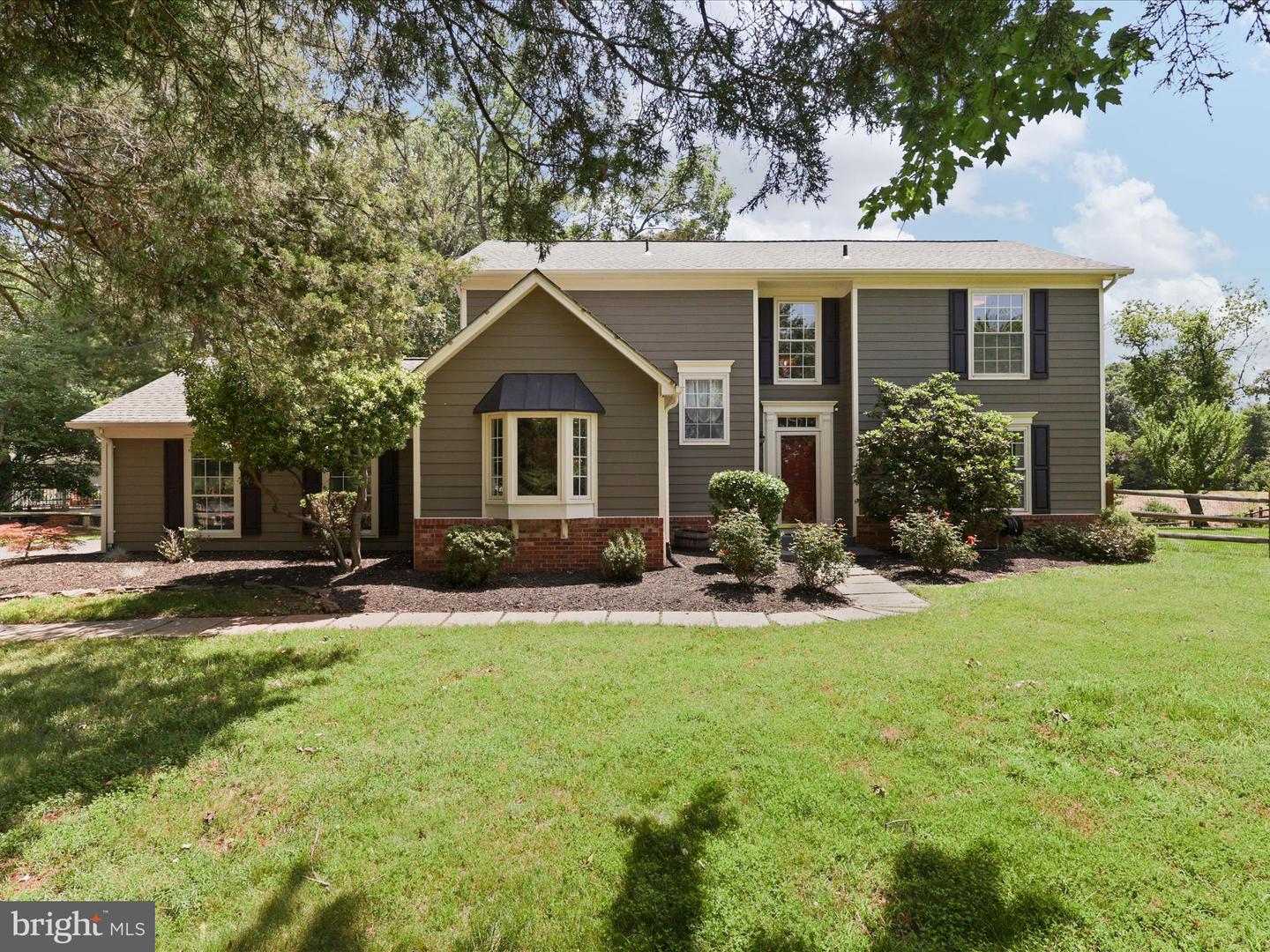 13505 CLEAR LAKE CT, HERNDON, Virginia 20171, 4 Bedrooms Bedrooms, ,2 BathroomsBathrooms,Residential,For sale,13505 CLEAR LAKE CT,VAFX2252252 MLS # VAFX2252252