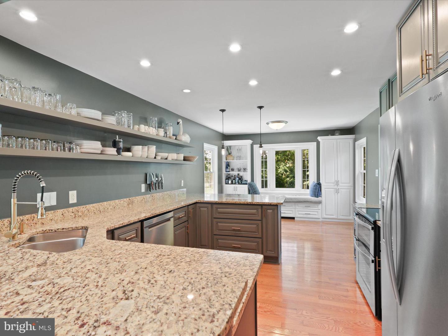13505 CLEAR LAKE CT, HERNDON, Virginia 20171, 4 Bedrooms Bedrooms, ,2 BathroomsBathrooms,Residential,For sale,13505 CLEAR LAKE CT,VAFX2252252 MLS # VAFX2252252