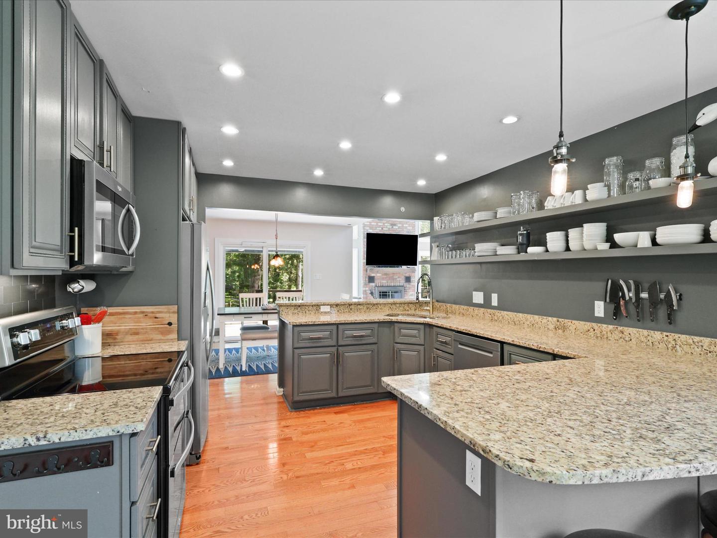 13505 CLEAR LAKE CT, HERNDON, Virginia 20171, 4 Bedrooms Bedrooms, ,2 BathroomsBathrooms,Residential,For sale,13505 CLEAR LAKE CT,VAFX2252252 MLS # VAFX2252252