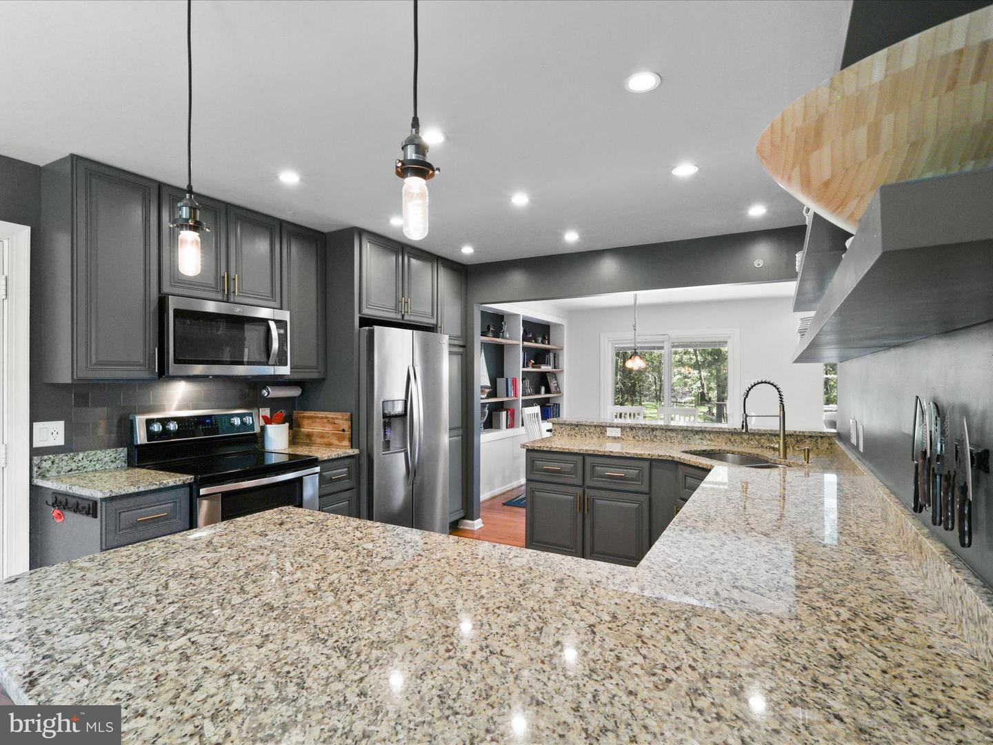 13505 CLEAR LAKE CT, HERNDON, Virginia 20171, 4 Bedrooms Bedrooms, ,2 BathroomsBathrooms,Residential,For sale,13505 CLEAR LAKE CT,VAFX2252252 MLS # VAFX2252252