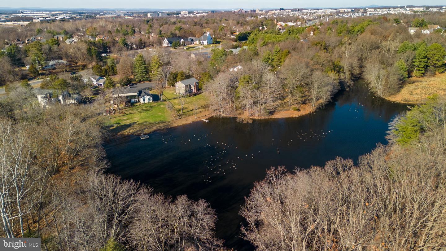 13505 CLEAR LAKE CT, HERNDON, Virginia 20171, 4 Bedrooms Bedrooms, ,2 BathroomsBathrooms,Residential,For sale,13505 CLEAR LAKE CT,VAFX2252252 MLS # VAFX2252252