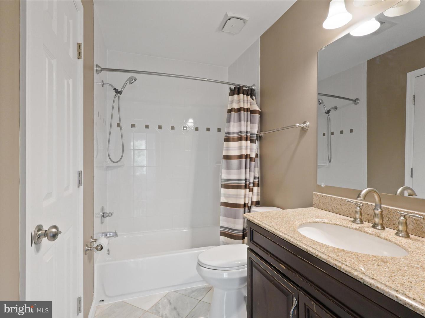 13505 CLEAR LAKE CT, HERNDON, Virginia 20171, 4 Bedrooms Bedrooms, ,2 BathroomsBathrooms,Residential,For sale,13505 CLEAR LAKE CT,VAFX2252252 MLS # VAFX2252252