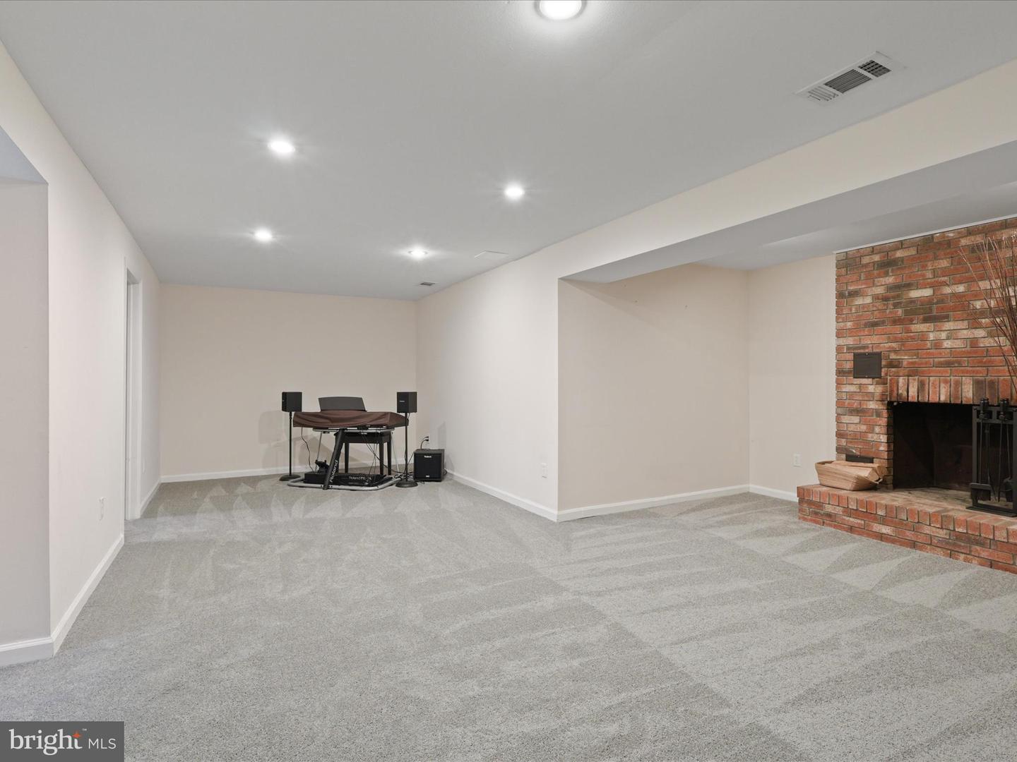 13505 CLEAR LAKE CT, HERNDON, Virginia 20171, 4 Bedrooms Bedrooms, ,2 BathroomsBathrooms,Residential,For sale,13505 CLEAR LAKE CT,VAFX2252252 MLS # VAFX2252252