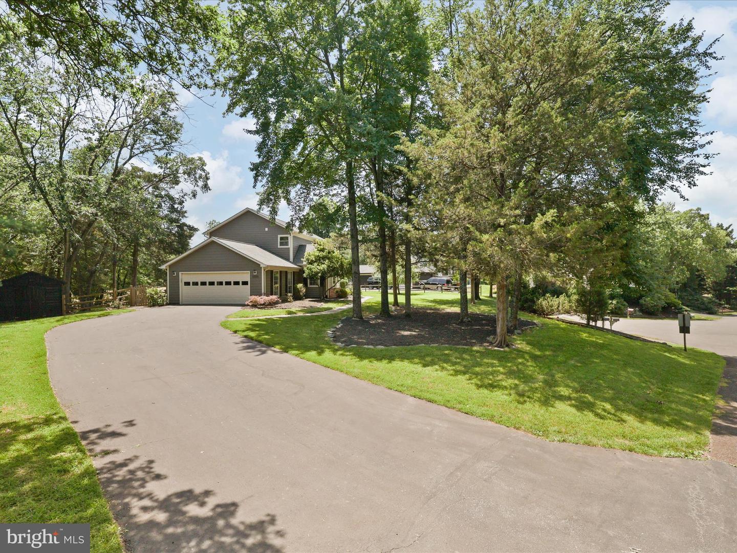 13505 CLEAR LAKE CT, HERNDON, Virginia 20171, 4 Bedrooms Bedrooms, ,2 BathroomsBathrooms,Residential,For sale,13505 CLEAR LAKE CT,VAFX2252252 MLS # VAFX2252252